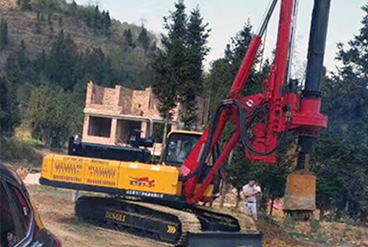 房建樁山地施工_DR120旋挖機